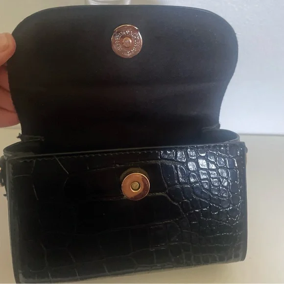 Crocodile-Embossed-Square-Bag-Mini-Flap-Black fun size ! - Picture 2 of 8